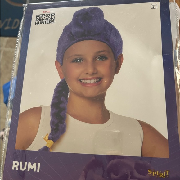 KPop Demon Hunters Rumi Halloween Costume - jacket, shirt, shorts and wig - Picture 3 of 3